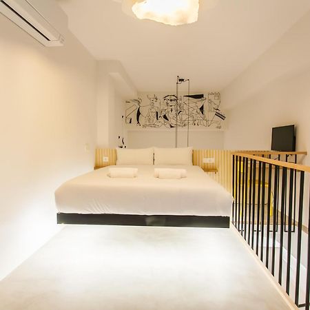 Guernica Luxury Duplex - Location, Light, And Art Apartment Madrid Bagian luar foto