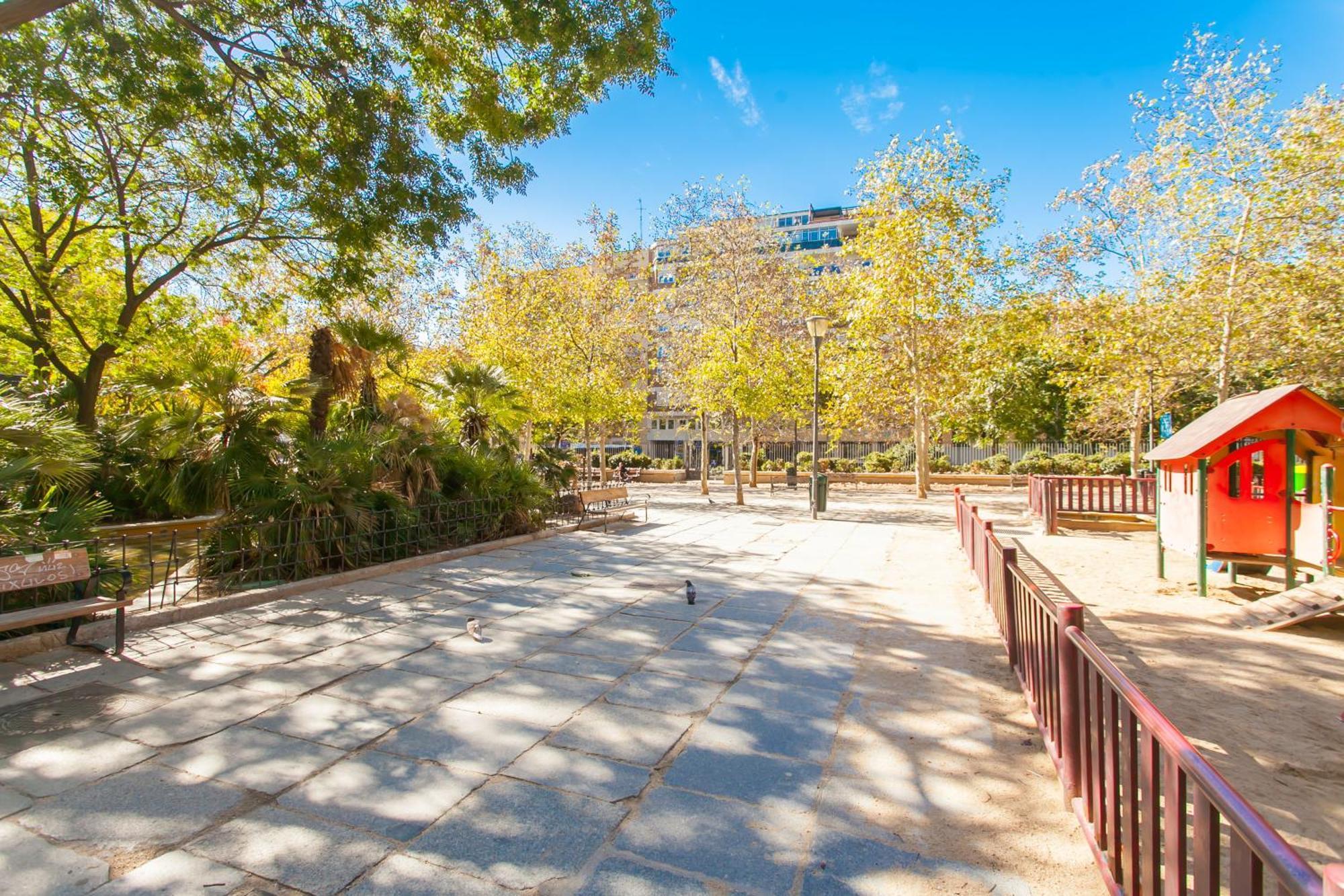Guernica Luxury Duplex - Location, Light, And Art Apartment Madrid Bagian luar foto
