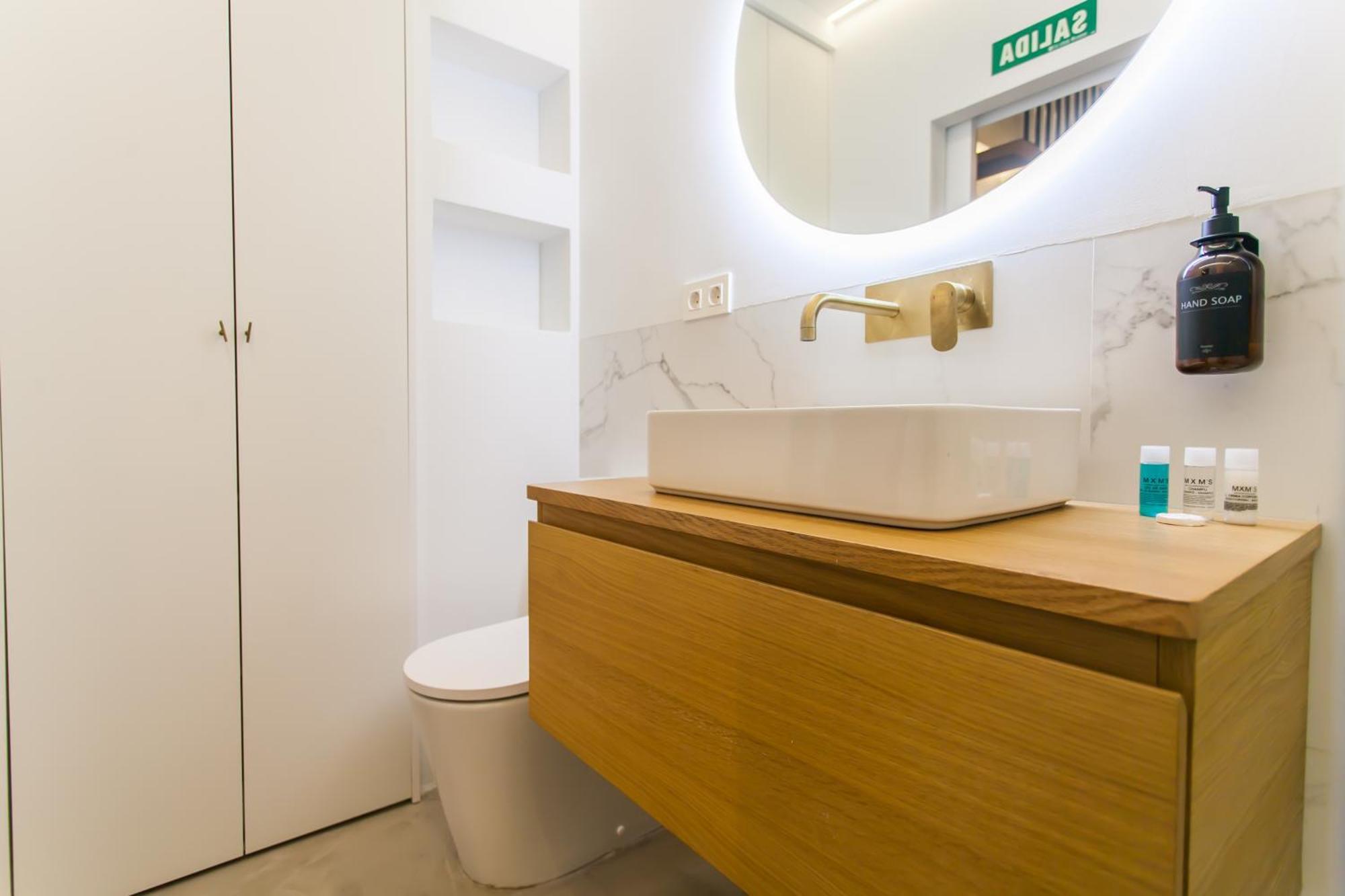 Guernica Luxury Duplex - Location, Light, And Art Apartment Madrid Bagian luar foto